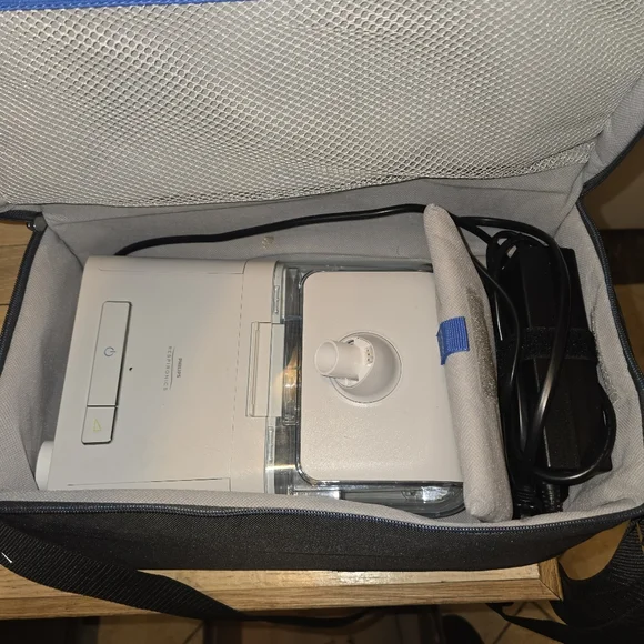 49 Hours Philips Dreamstation Machine With Humidifier - Picture 1 of 4